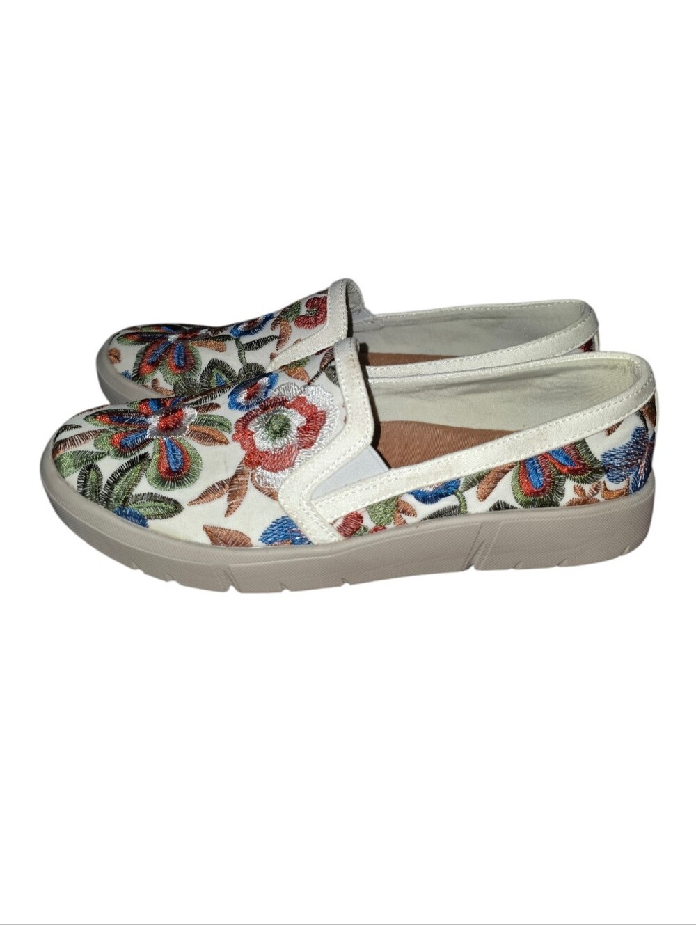 BareTraps Women's Beech Sneaker